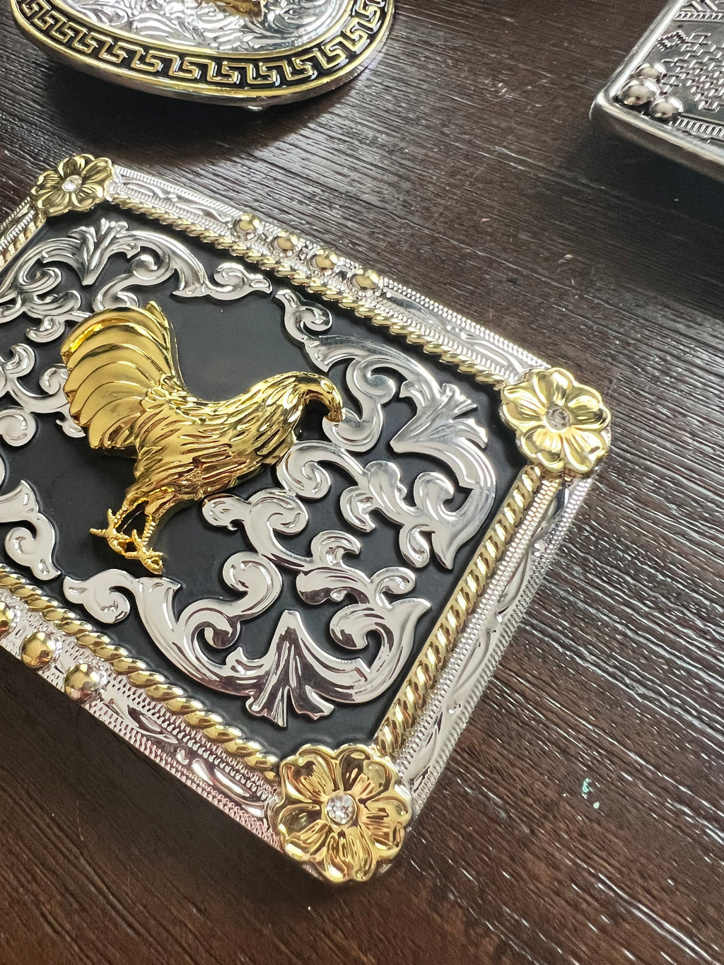 Western Rooster Belt Buckle – Gold & Silver Engraved Hevilla with Black Background