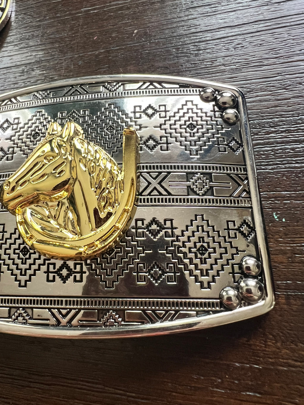Western Horse Head Belt Buckle – Gold & Silver Engraved Hevilla