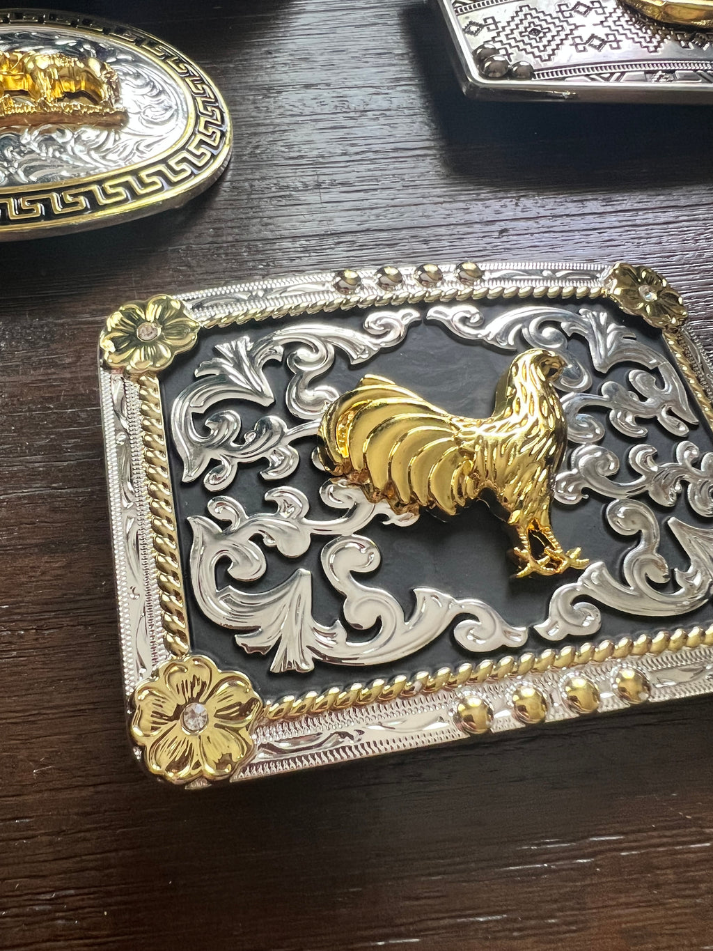 Western Rooster Belt Buckle – Gold & Silver Engraved Hevilla with Black Background