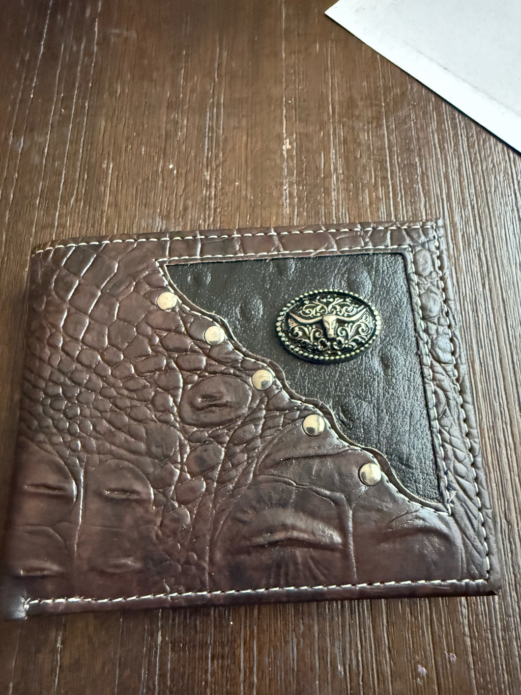 Men’s Genuine Leather Western Wallet – Crocodile Embossed Bifold Wallet with Bull Concho